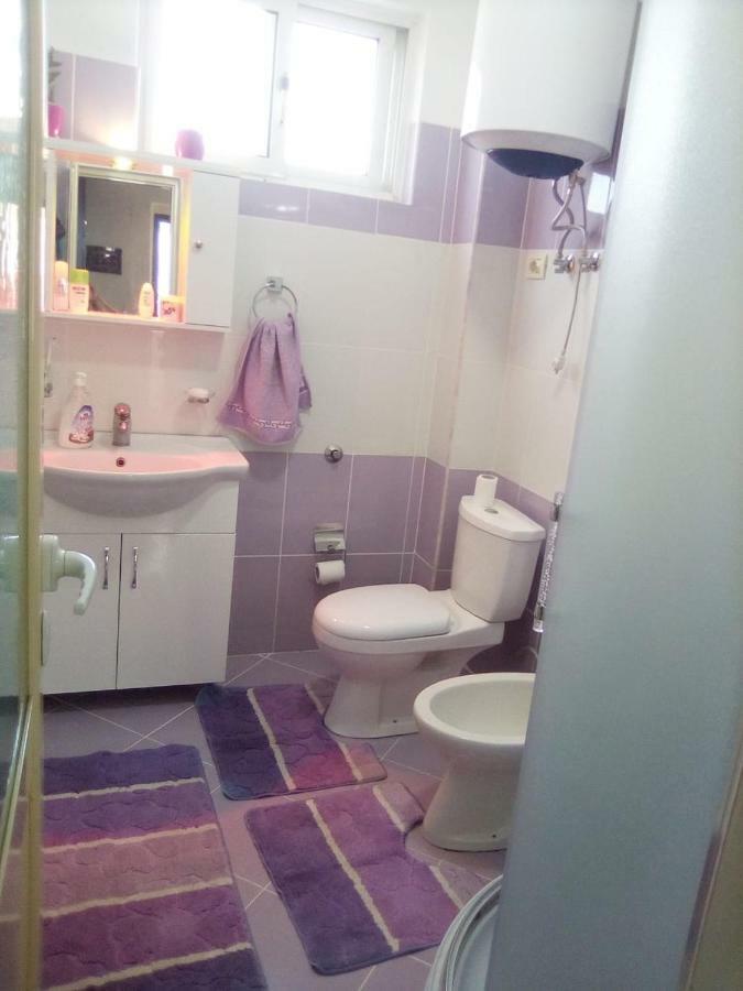 Sazani's Place Kwatera prywatna Fier